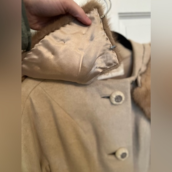 FURLAINE Vintage 50s 60s Women's Beige Coat with Mink Fur Collar, Size S - Picture 9 of 16